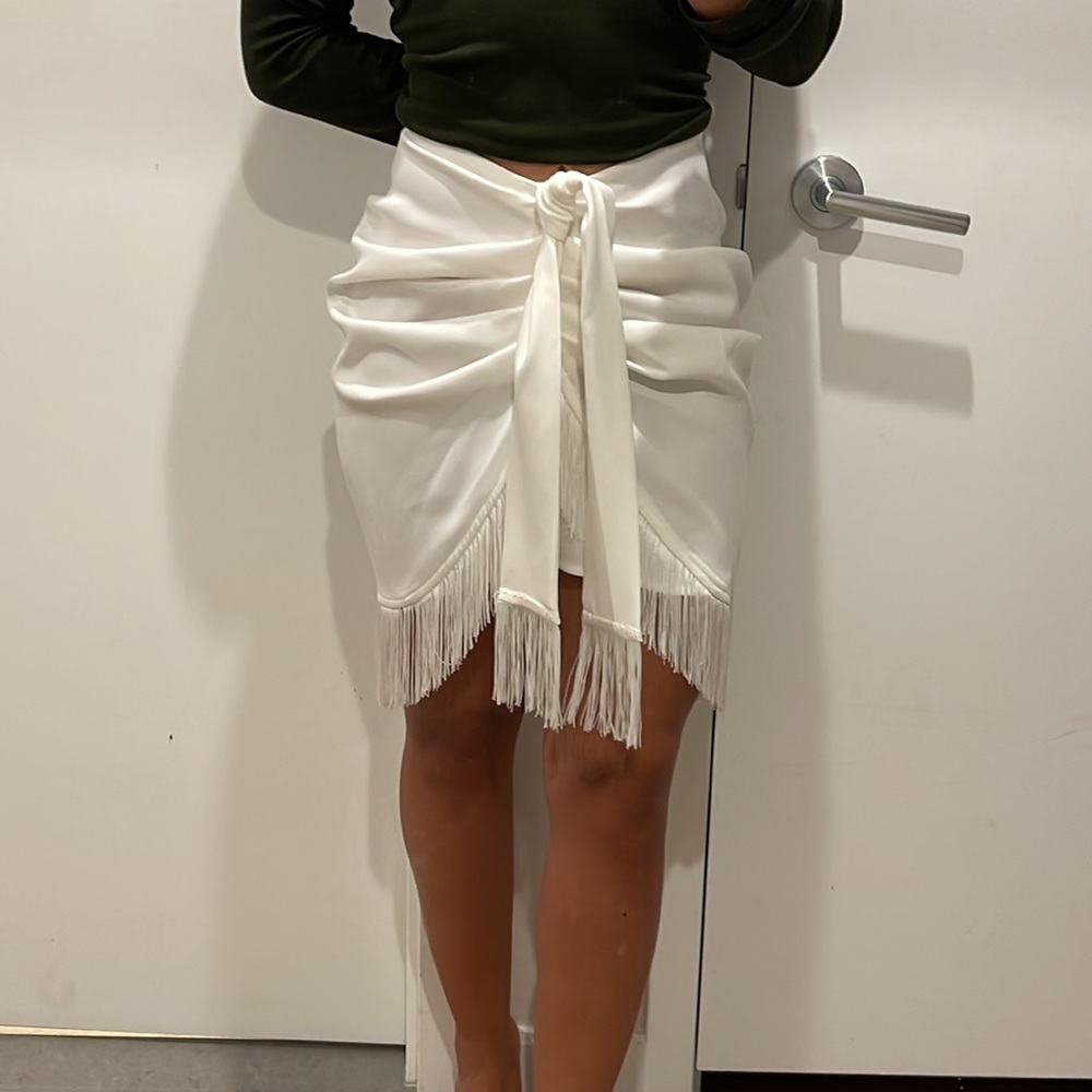 PRETTY LITTLE THING WHITE FRINGE SKIRT - Size 4